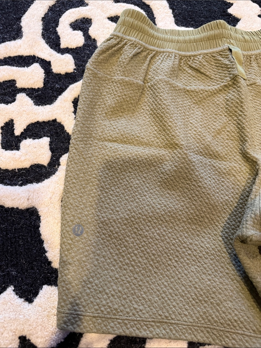 Men's LuluLemon Olive Green Knit Drawstring Shorts Medium. NWOT - Picture 5 of 6